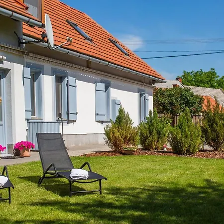 Boroka Apartmanhaz Harskut